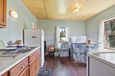 Kitchen - 10003 E 9th Ave, Spokane Valley, WA 99206 photo 8 of 8