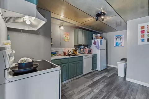 Kitchen - 10003 E 9th Ave, Spokane Valley, WA 99206 photo 5 of 8