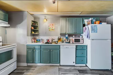 Kitchen - 10003 E 9th Ave, Spokane Valley, WA 99206 photo 6 of 8