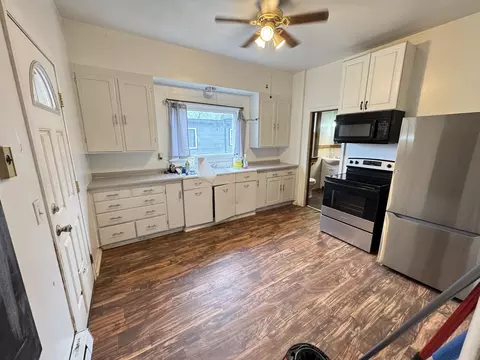 Kitchen - 327 E Gordon Ave, Spokane, WA 99207 photo 1 of 2