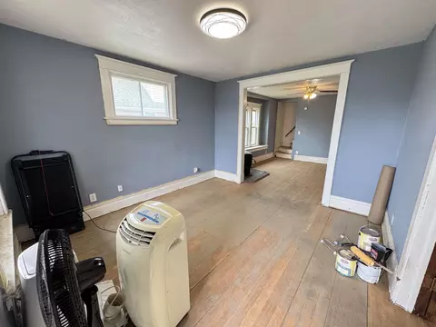 Living - 327 E Gordon Ave, Spokane, WA 99207 photo 1 of 4