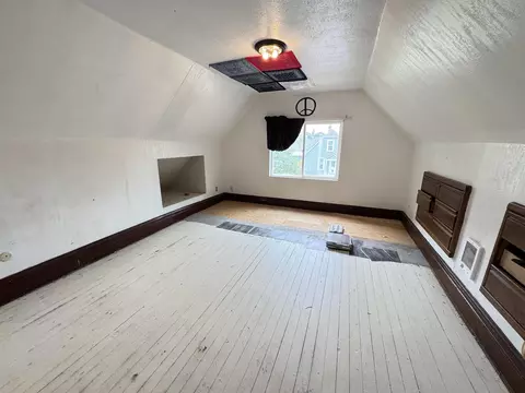 Bedroom - 327 E Gordon Ave, Spokane, WA 99207 photo 7 of 7