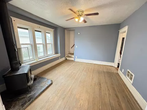 Living - 327 E Gordon Ave, Spokane, WA 99207 photo 3 of 4