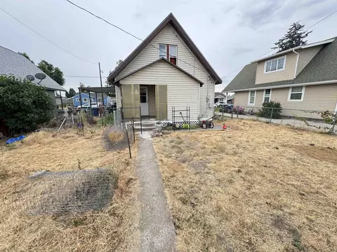 Exterior - 327 E Gordon Ave, Spokane, WA 99207 photo 5 of 7
