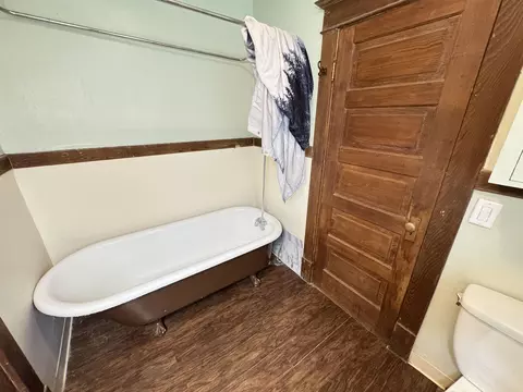Bath - 327 E Gordon Ave, Spokane, WA 99207 photo 2 of 2