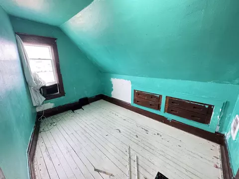 Bedroom - 327 E Gordon Ave, Spokane, WA 99207 photo 5 of 7