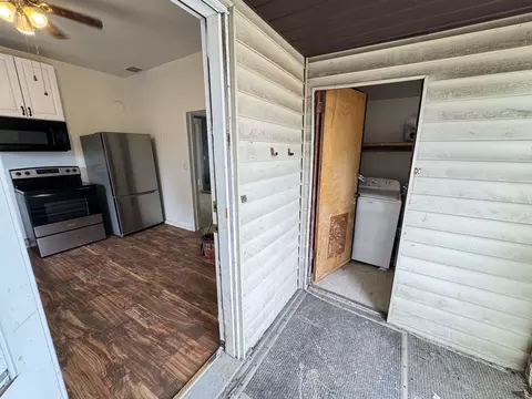 Exterior - 327 E Gordon Ave, Spokane, WA 99207 photo 4 of 7