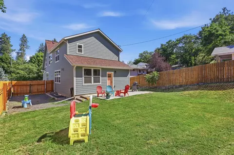 Exterior - 806 E 10th Ave, Spokane, WA 99202 photo 11 of 12