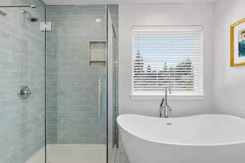 Bath - 806 E 10th Ave, Spokane, WA 99202 photo 3 of 4