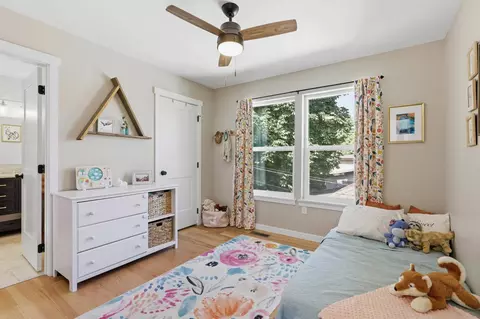 Bedroom - 806 E 10th Ave, Spokane, WA 99202 photo 4 of 4