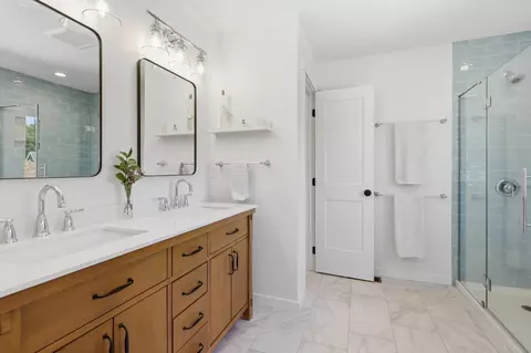 Bath - 806 E 10th Ave, Spokane, WA 99202 photo 2 of 4