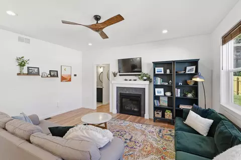 Living - 806 E 10th Ave, Spokane, WA 99202 photo 2 of 2