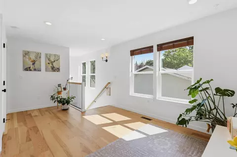 Entry Way - 806 E 10th Ave, Spokane, WA 99202 photo 2 of 2