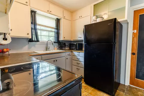 Kitchen - 3604 E Fairview Ave, Spokane, WA 99217 photo 2 of 2