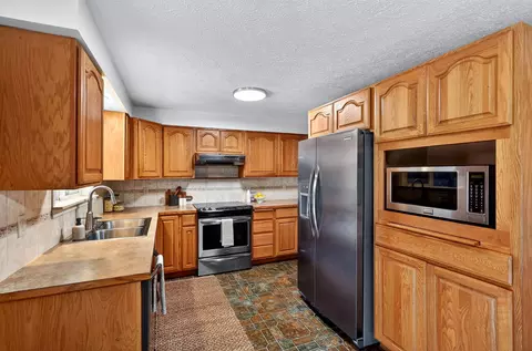 Kitchen - 12901 E 28th Ave, Spokane Valley, WA 99216 photo 1 of 3