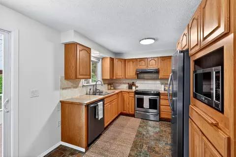 Kitchen - 12901 E 28th Ave, Spokane Valley, WA 99216 photo 2 of 3