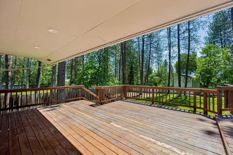Exterior - 710 E Glencrest Dr, Spokane, WA 99208 photo 5 of 9