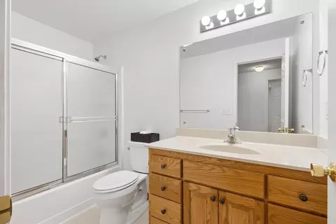 Bath - 710 E Glencrest Dr, Spokane, WA 99208 photo 2 of 3