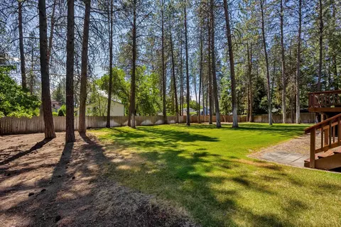 Exterior - 710 E Glencrest Dr, Spokane, WA 99208 photo 6 of 9