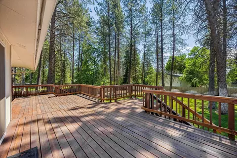 Exterior - 710 E Glencrest Dr, Spokane, WA 99208 photo 3 of 9
