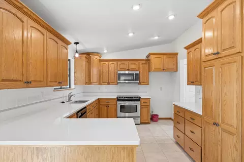 Kitchen - 710 E Glencrest Dr, Spokane, WA 99208 photo 2 of 4