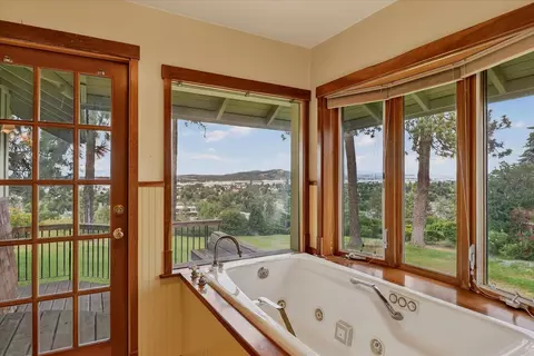 Bath - 2104 E 8th Ave, Spokane, WA 99202 photo 2 of 4
