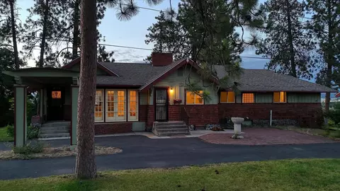 Exterior - 2104 E 8th Ave, Spokane, WA 99202 photo 8 of 12