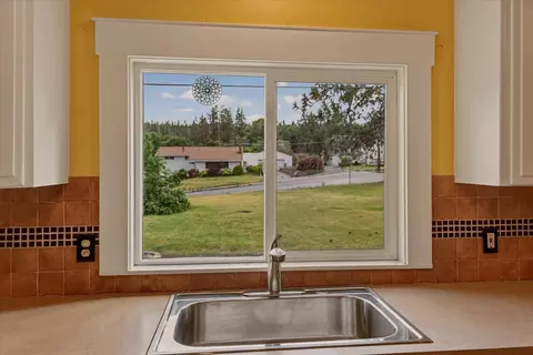 Kitchen - 2104 E 8th Ave, Spokane, WA 99202 photo 4 of 4