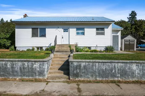 800 W 3rd St, Newport, WA 99156