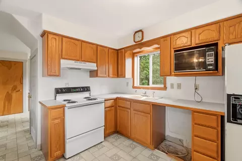 Kitchen - 418 E 19th Ave, Spokane, WA 99203 photo 3 of 3