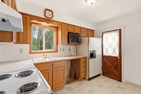 Kitchen - 418 E 19th Ave, Spokane, WA 99203 photo 2 of 3
