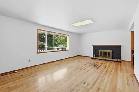 Living - 12802 E Semro Ave, Spokane Valley, WA 99216 photo 2 of 5