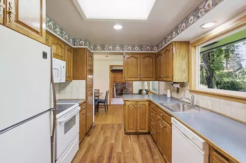 Kitchen - 12802 E Semro Ave, Spokane Valley, WA 99216 photo 2 of 3