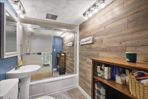 Bath - 407 E Heroy Ave, Spokane, WA 99207 photo 2 of 2