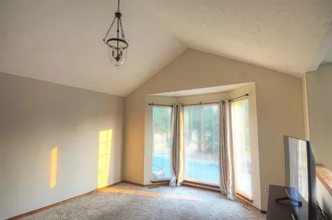 Living - 4244 E 33rd Ave, Spokane, WA 99223 photo 2 of 2