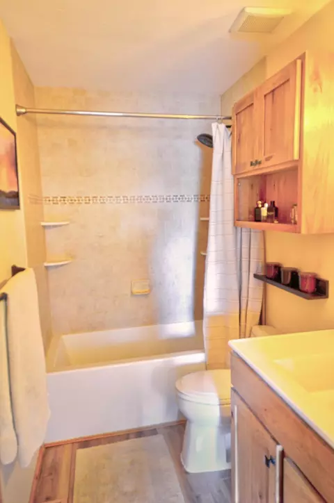 Bath - 4244 E 33rd Ave, Spokane, WA 99223 photo 2 of 3