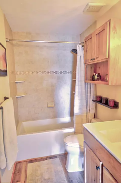 Bath - 4244 E 33rd Ave, Spokane, WA 99223 photo 2 of 3