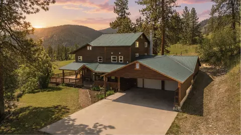 3439 B Northport Flat Creek Rd, Kettle Falls, WA 99141