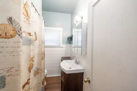 Bath - 824 E Gordon Ave, Spokane, WA 99207 photo 2 of 4
