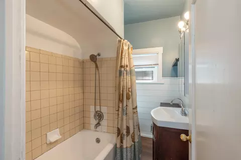Bath - 824 E Gordon Ave, Spokane, WA 99207 photo 1 of 4