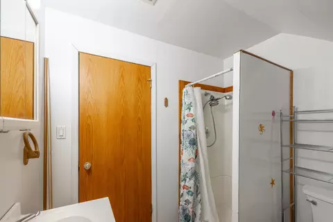 Bath - 824 E Gordon Ave, Spokane, WA 99207 photo 3 of 4
