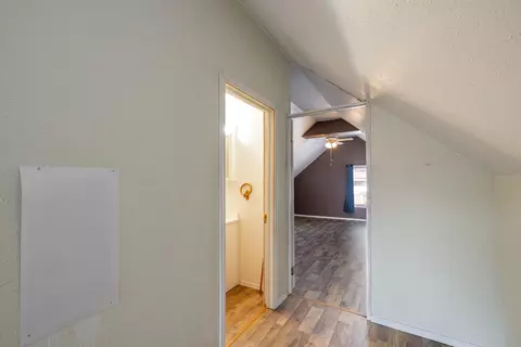Entry Way - 824 E Gordon Ave, Spokane, WA 99207 photo 3 of 3