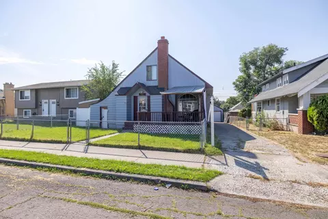 Exterior - 824 E Gordon Ave, Spokane, WA 99207 photo 7 of 9