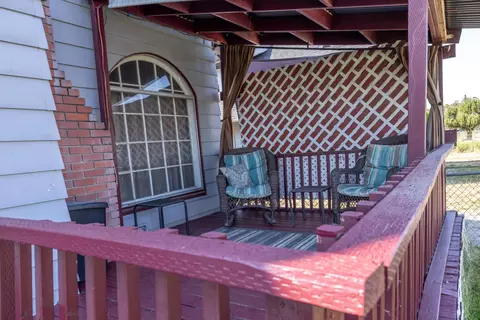 Exterior - 824 E Gordon Ave, Spokane, WA 99207 photo 8 of 9