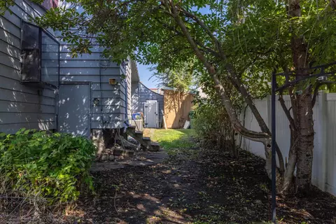 Exterior - 824 E Gordon Ave, Spokane, WA 99207 photo 4 of 9