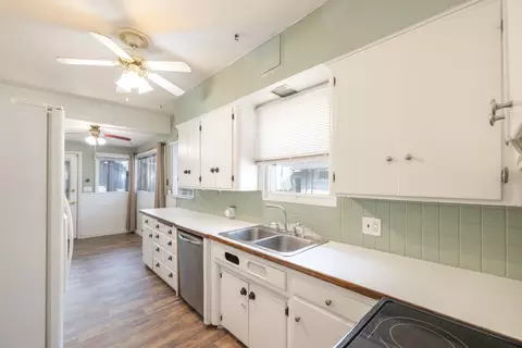 Entry Way - 824 E Gordon Ave, Spokane, WA 99207 photo 1 of 3