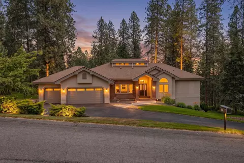 8912 N Oakland Rd, Newman Lake, WA 99025