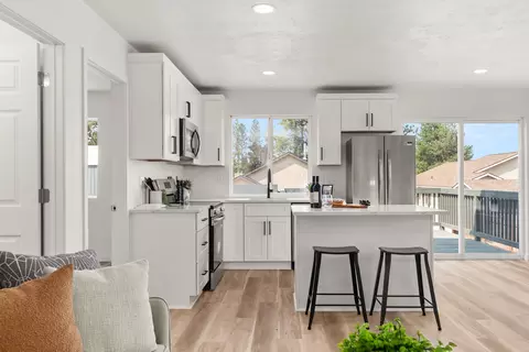 Kitchen - 6109 E 8th Ave, Spokane, WA 99212 photo 4 of 6
