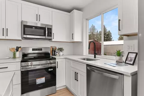 Kitchen - 6109 E 8th Ave, Spokane, WA 99212 photo 6 of 6