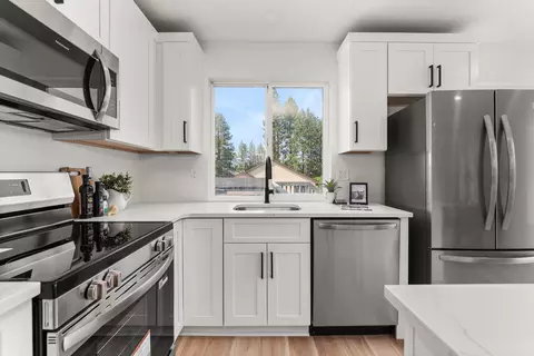Kitchen - 6109 E 8th Ave, Spokane, WA 99212 photo 3 of 6